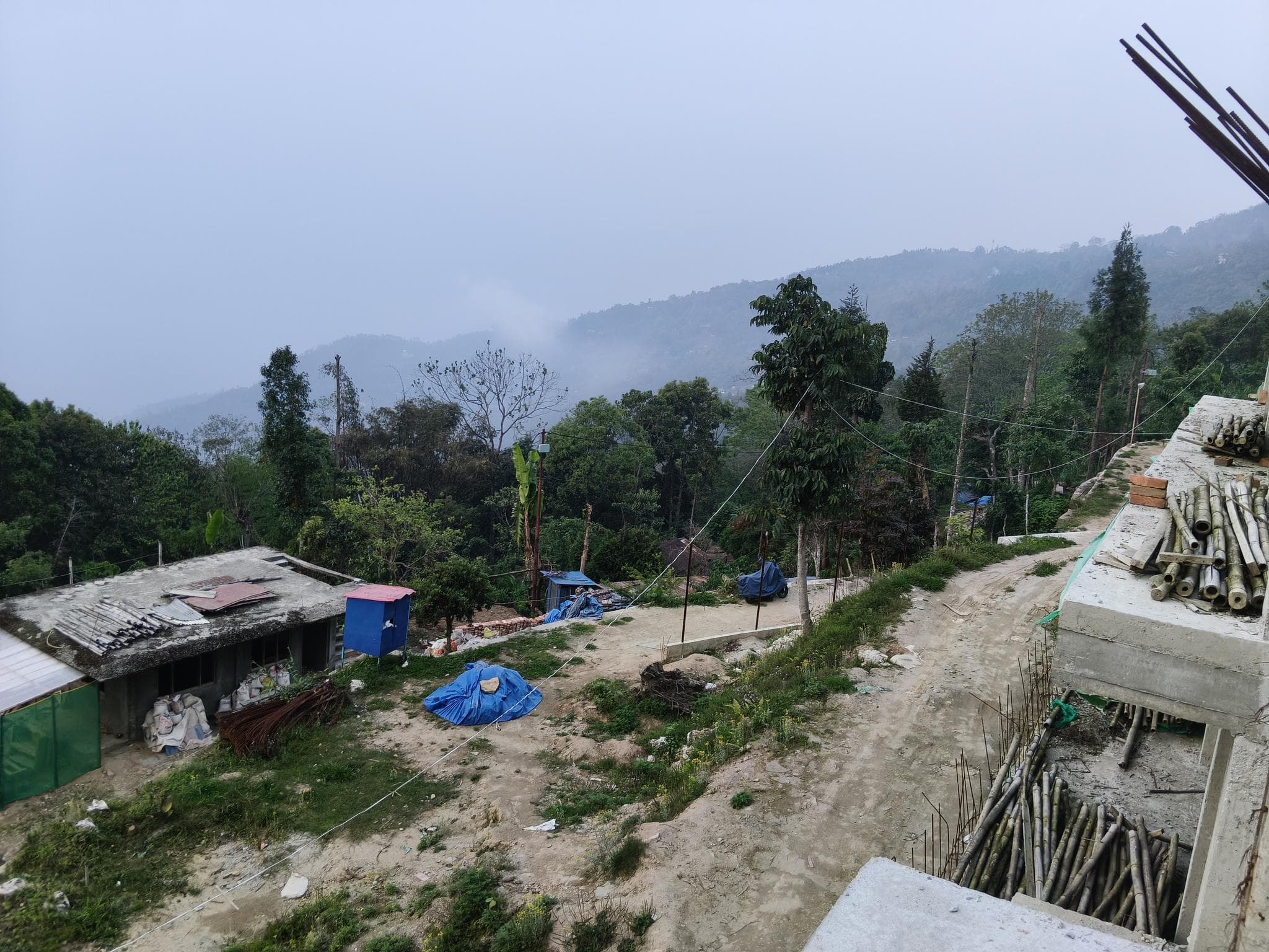 The ridge road in Seemana Gaon